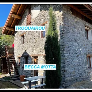 Apartment Maison Des Vignes- Troquairou Et Becca Motta, Brides-les-Bains